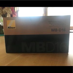 Nikon mb-d16 battery grip